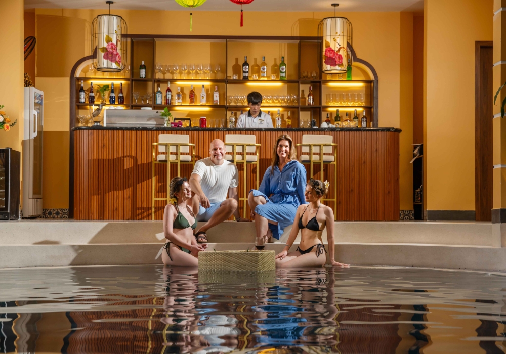 Main Pool Bar