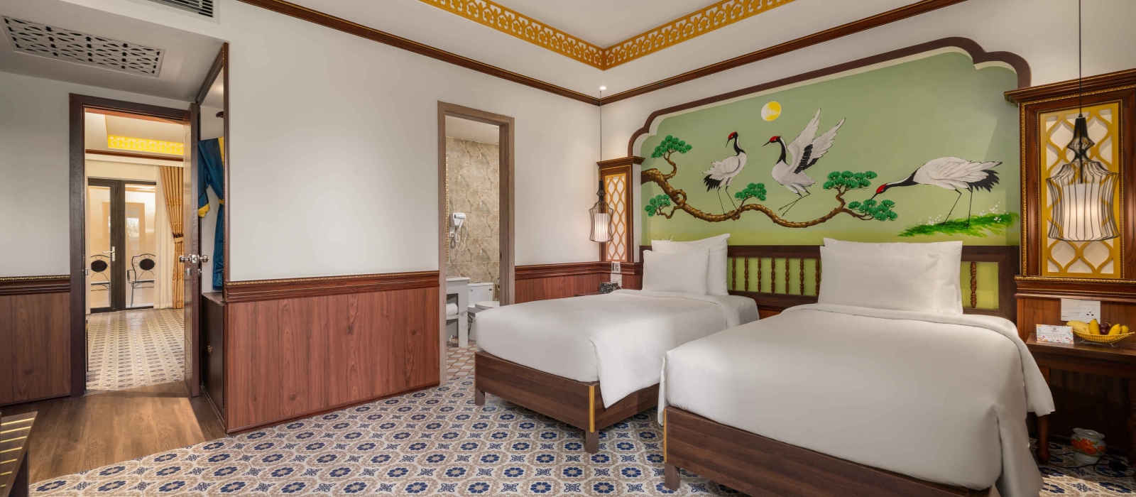 FAMILY CONNECTING SUITE