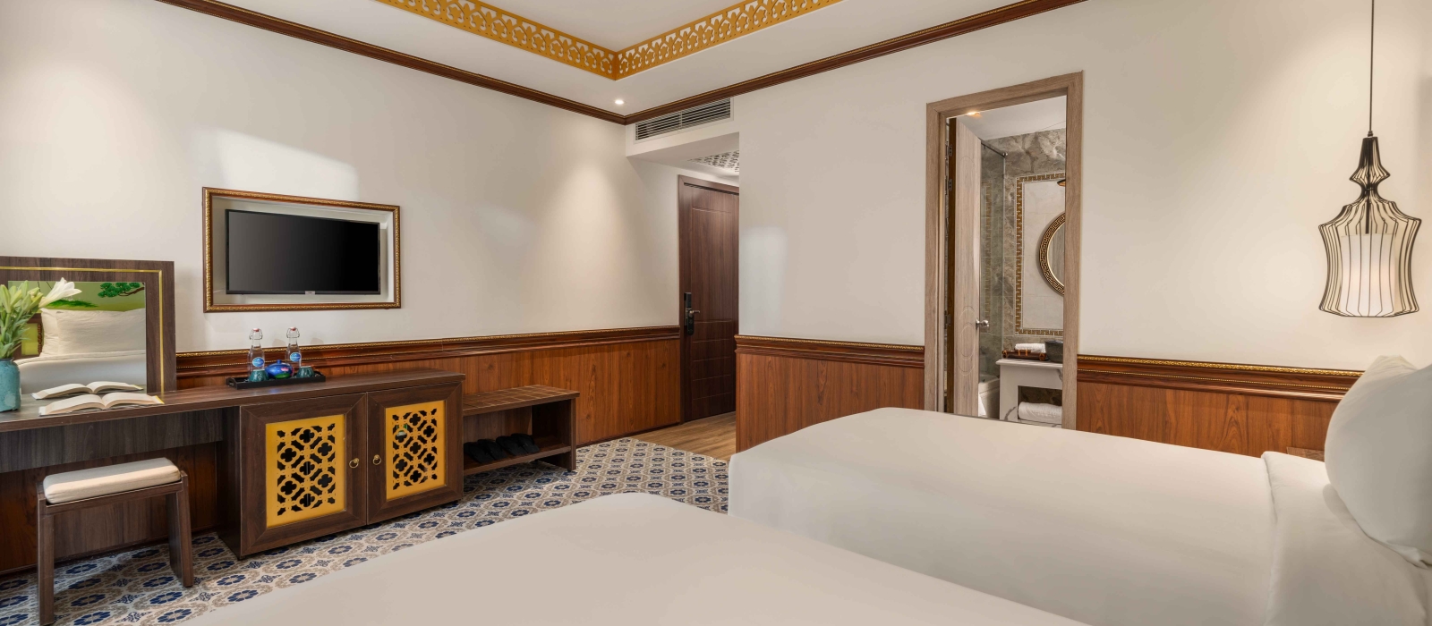 FAMILY CONNECTING SUITE